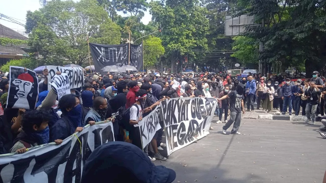 Rakyat Gugat Negara, Ratusan Massa di Bandung Bergerak Turun ke Jalan