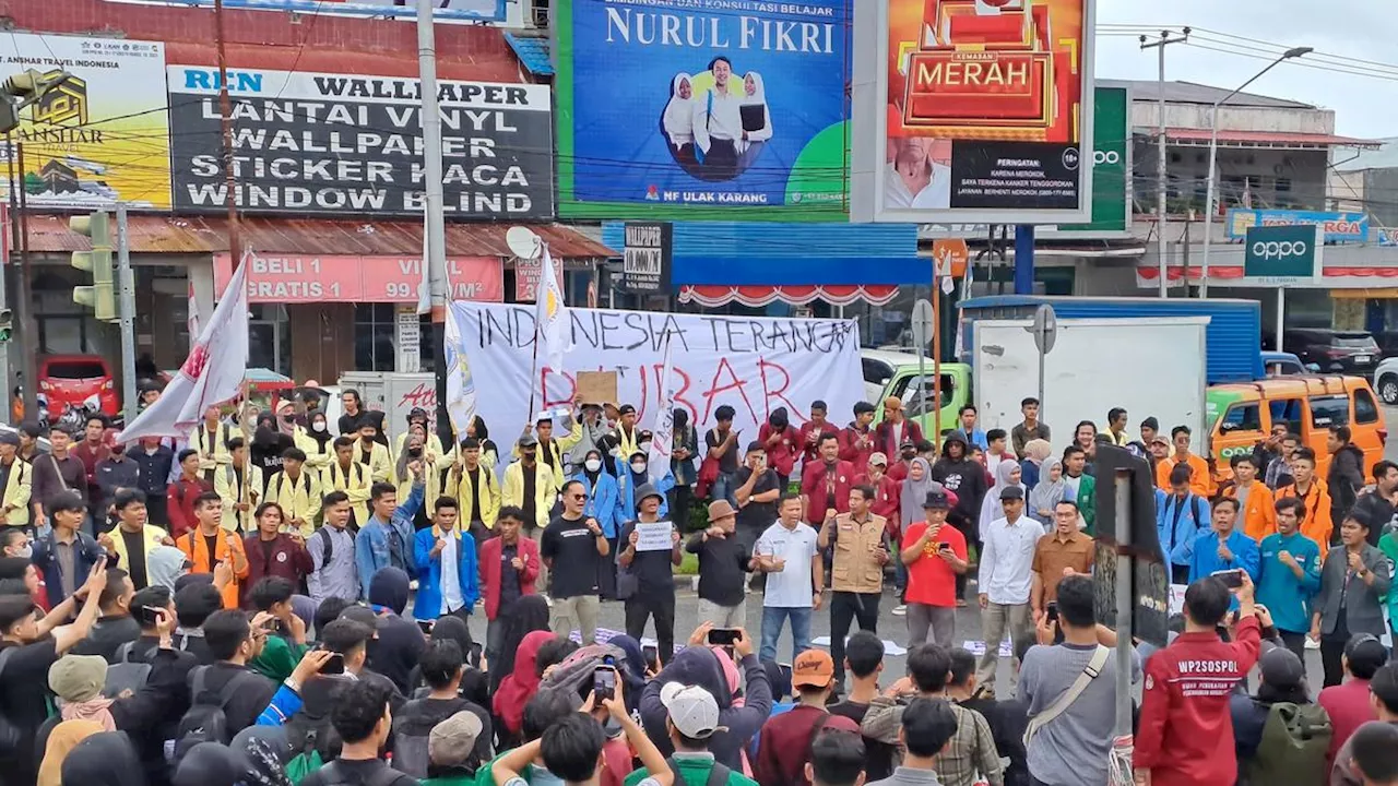 Unjuk Rasa Peringatan Darurat di Padang: Tolak Revisi UU Pilkada hingga Bubarkan DPR