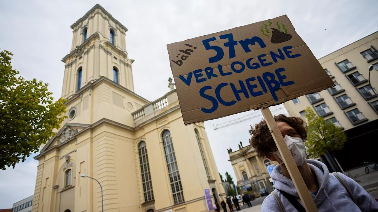 Proteste vor Turm-Eröffnung: „Nazikirche gegen Bürgerwillen“