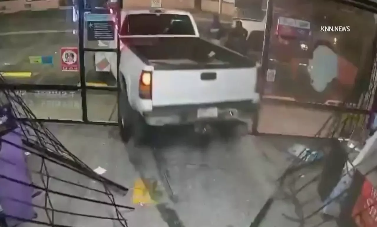 Thieves ram pickup truck into Chatsworth smoke shop and ransack it