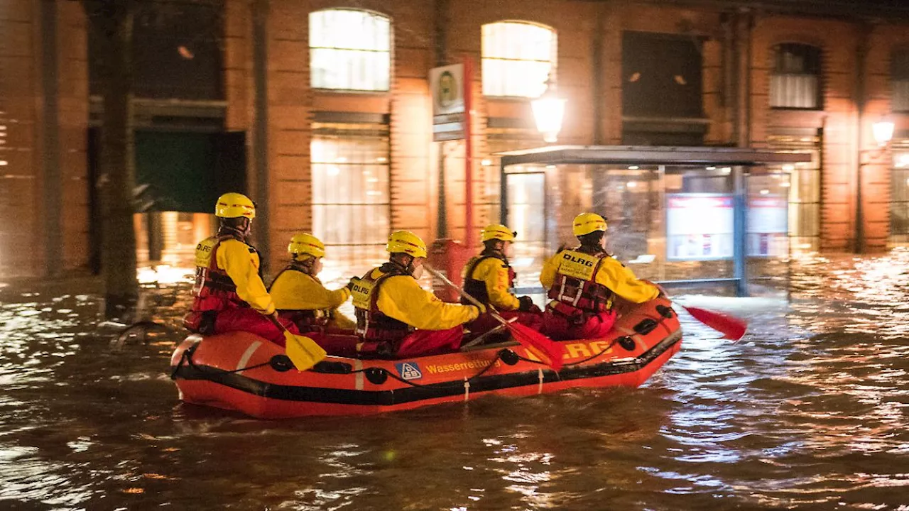 Orkane und Hochwasser möglich: Wegen Hitze im Atlantik: Deutschland droht Unwetter-Herbst