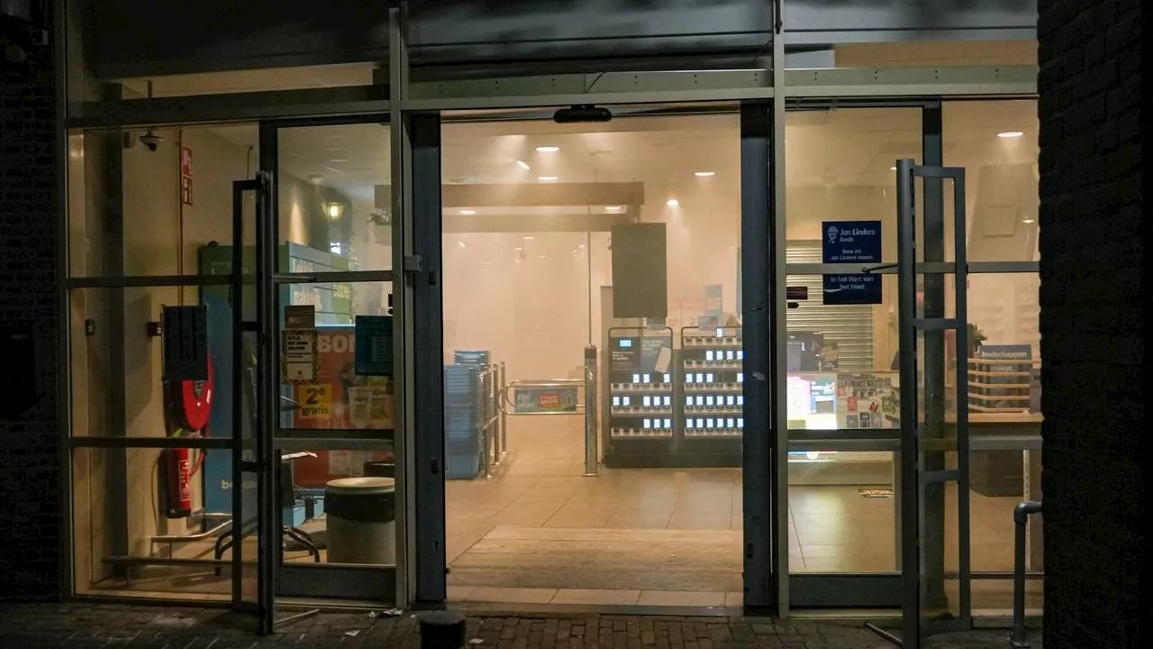 112-nieuws: supermarkt vol rook • jongen aangereden op fiets