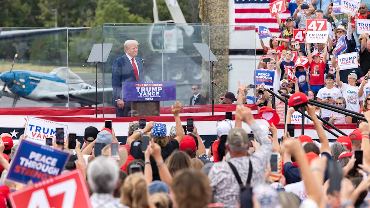 Trump arremetió contra Harris en su primer acto al aire libre desde el atentado