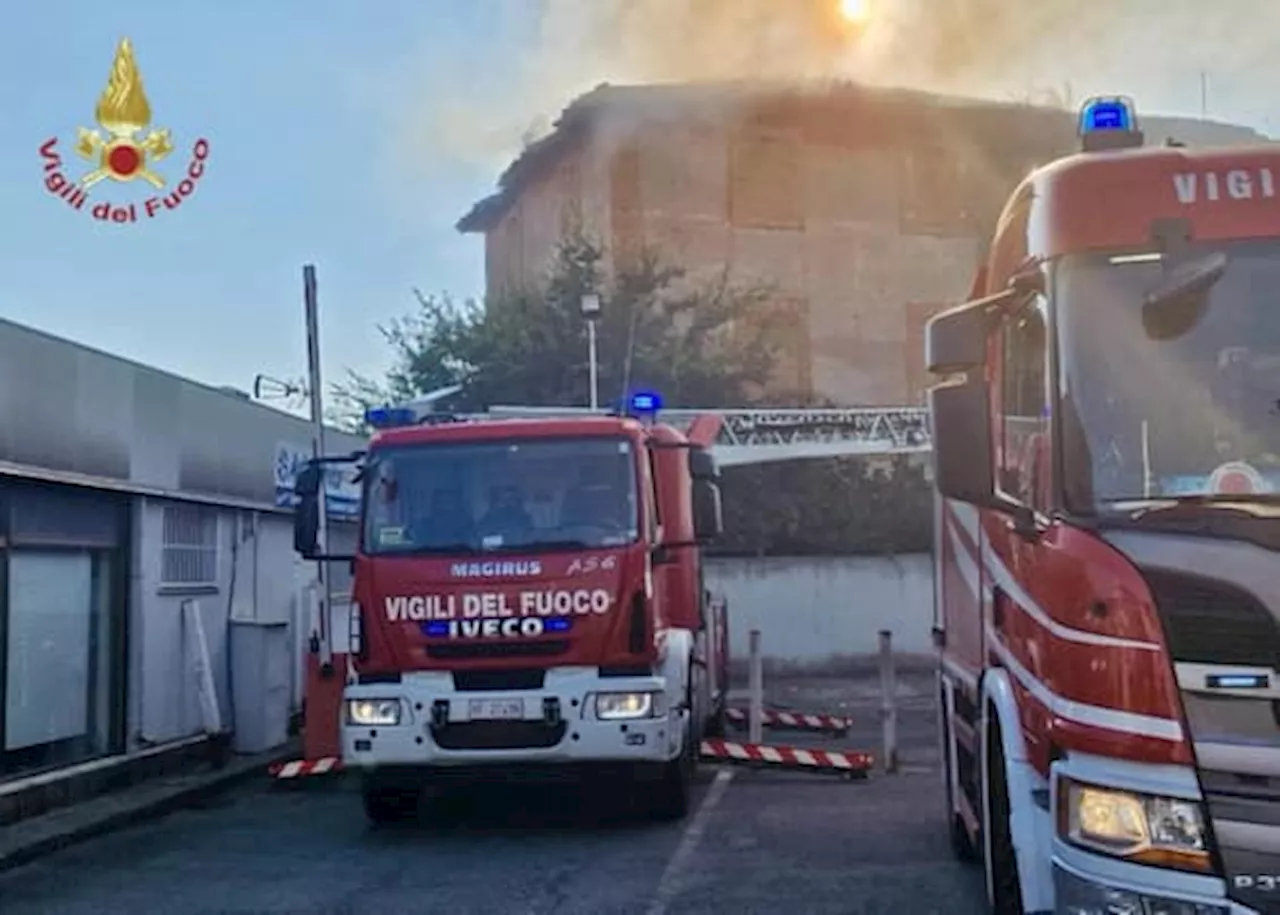 Maxi incendio a Roma, i quattro soccorritori rimasti feriti sono in pericolo di vita