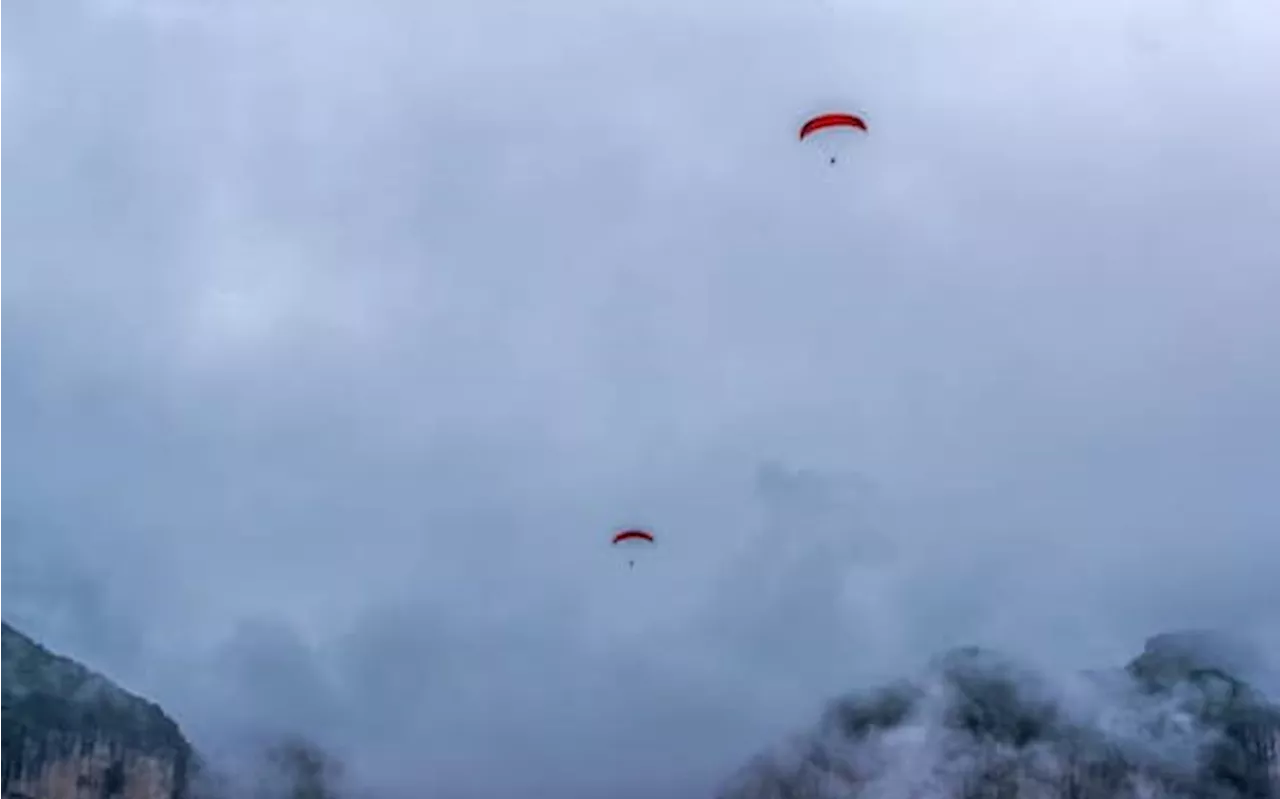 Monte Rosa, precipitano con il parapendio sul versante svizzero: due morti