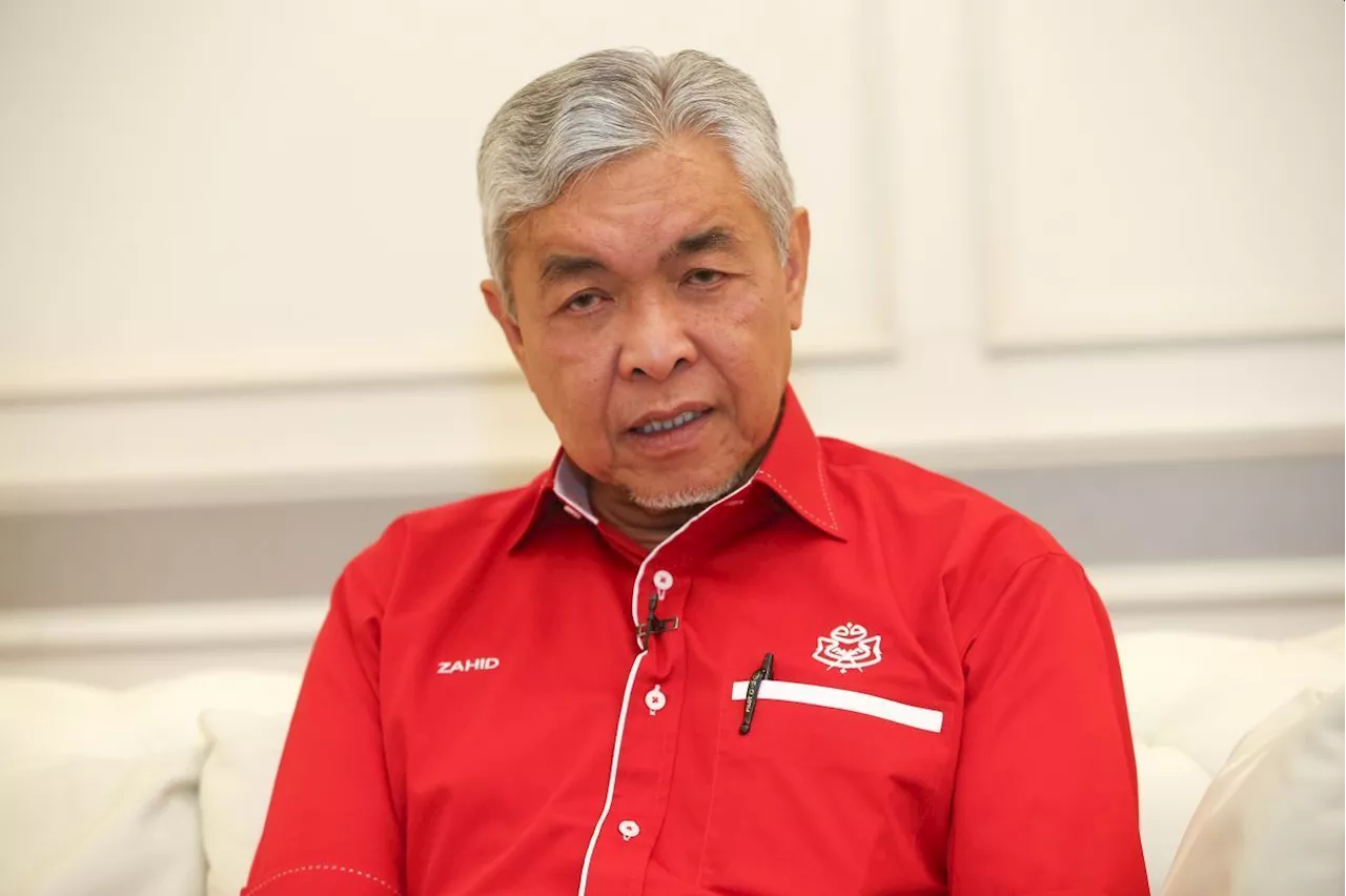 Muhyiddin only had 105 SDs as 10 MPs also signed for Barisan, says Zahid