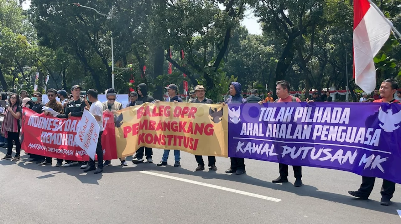 Guru Besar hingga Aktivis Demo Depan MK: Baleg Pembangkang Konstitusi, Jangan Tafsir Lagi Putusan MK!