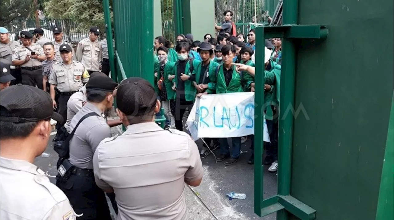 Jadi Sasaran Demo Massa Kawal Putusan MK Hari Ini, Gedung DPR Dijaga Ketat Ribuan Aparat