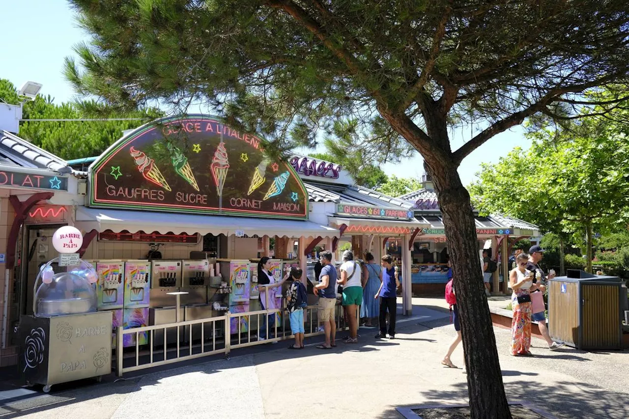 Tourisme dans les Landes : sur la place Duffau de Biscarrosse, trônent les gaufres Rody