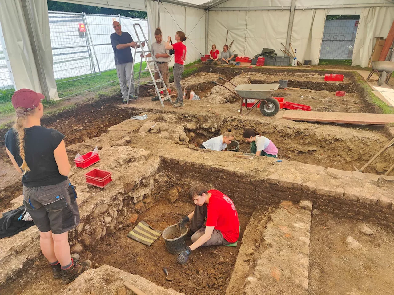 Schaugrabung im Archäologischen Park Cambodunum in Kempten