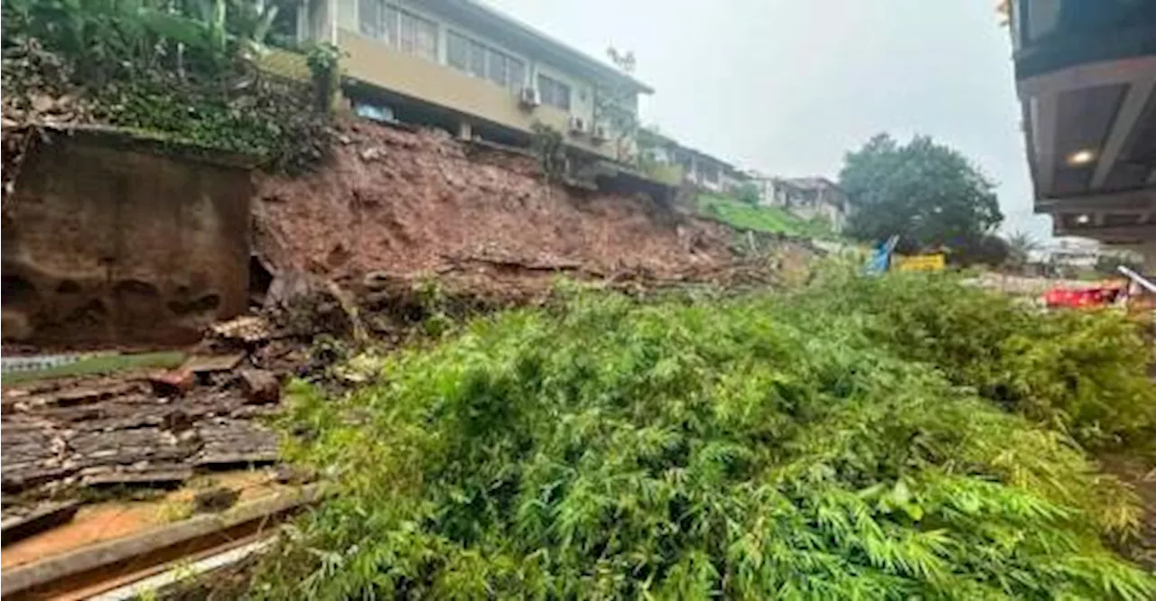 Hujan lebat berterusan, dinding penahan tanah di Taman Bunga Raya runtuh