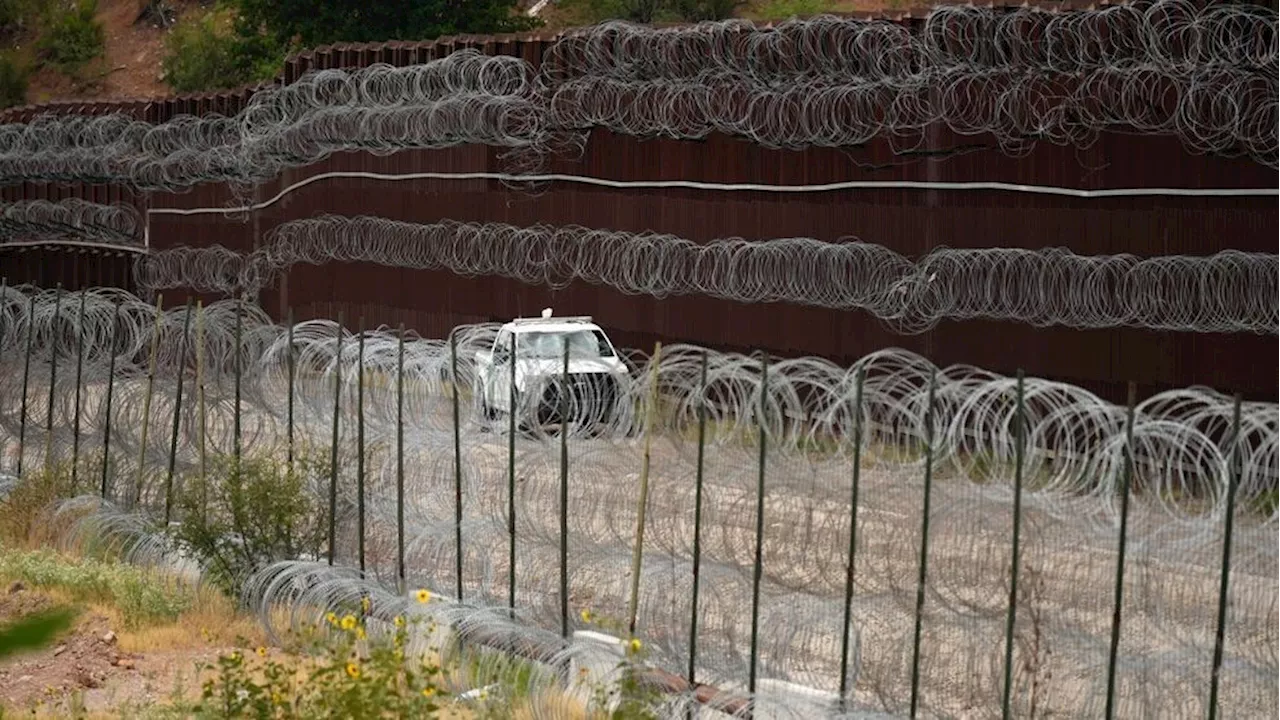 Donald Trump in Arizona visiting southern border