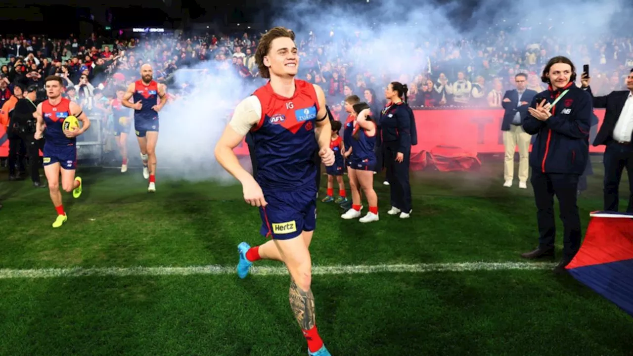 Melbourne slammed for paying tribute to Alex Neal-Bullen on their banner ahead of AFL trade