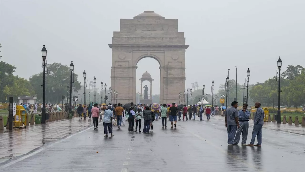 Delhi Weather Today: दिल्ली-NCR में फिर बदला मौसम, कहीं काले बादल तो कहीं झमाझम बरसात