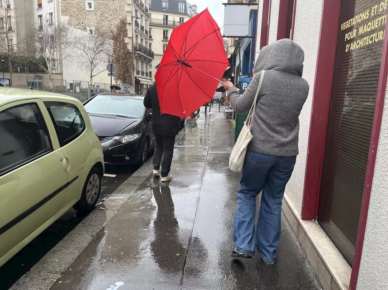 'Des rafales de vent inhabituelles' : la météo se gâte à Paris et en Île-de-France