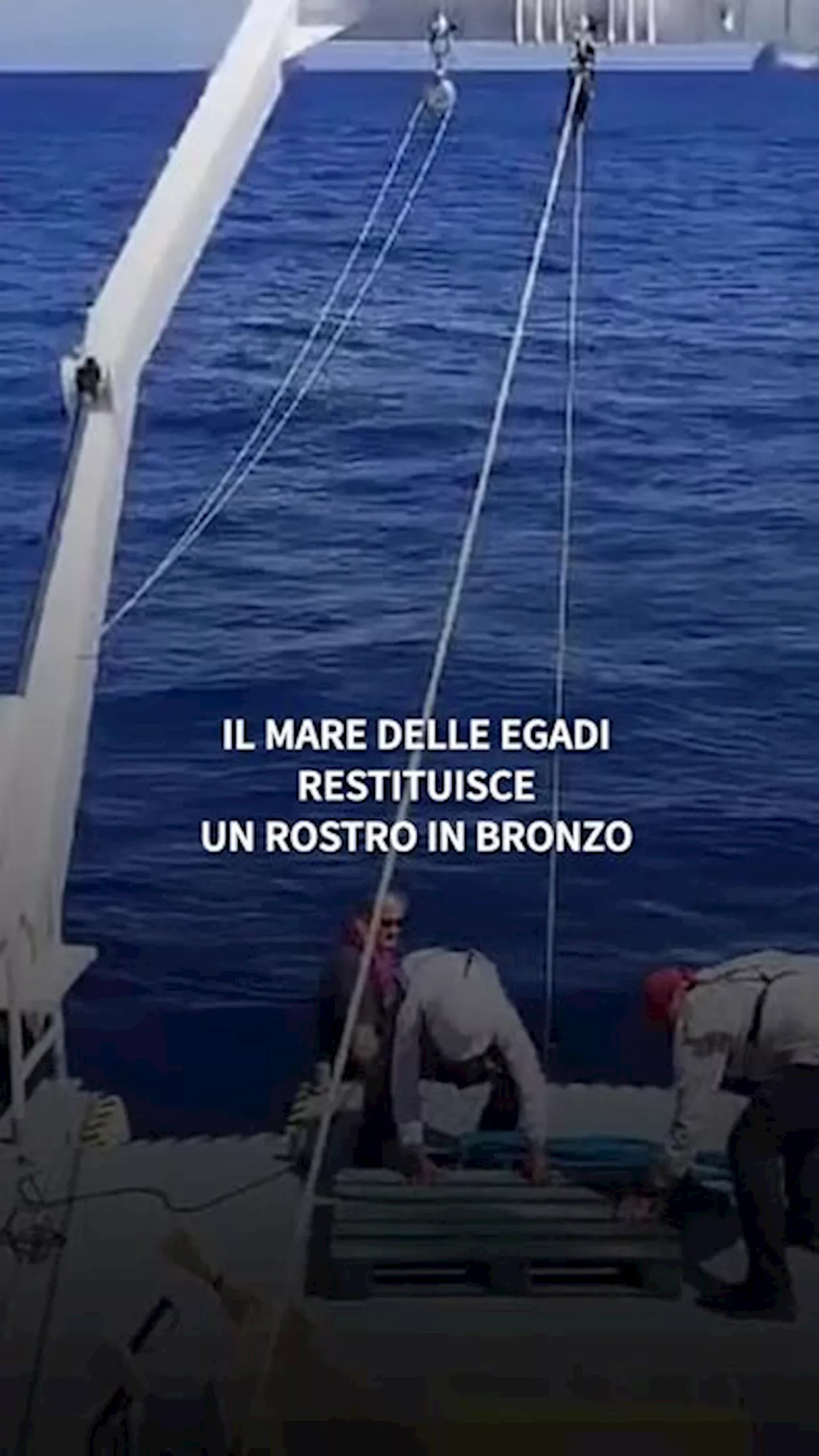 Il mare delle Egadi restituisce un rostro in bronzo