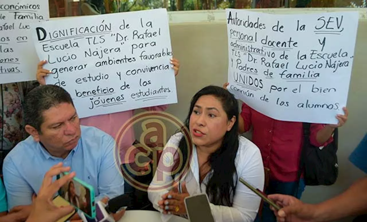 Exhiben conflicto por Exdirectora en Telesecundaria “Dr. Rafael Lucio” de Xalapa