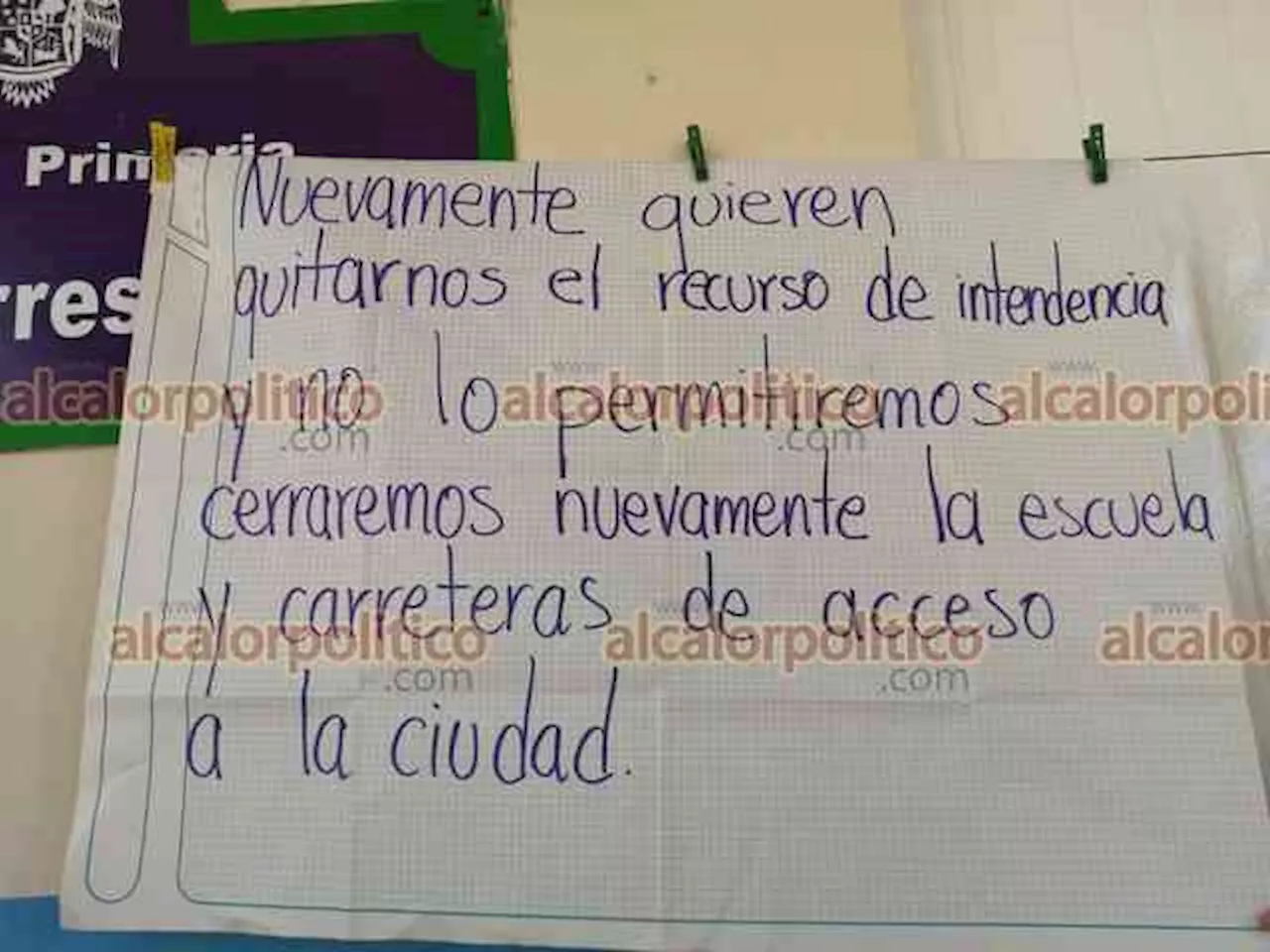 Se quejan padres de familia porque dejarán a escuela de Orizaba sin intendente