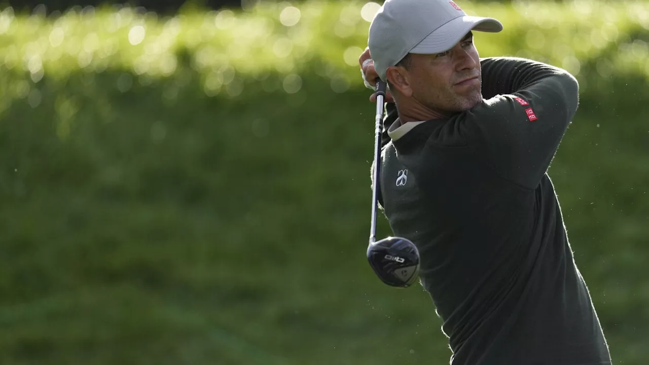 Adam Scott builds a 3-shot lead in hopes of getting to FedEx Cup finale