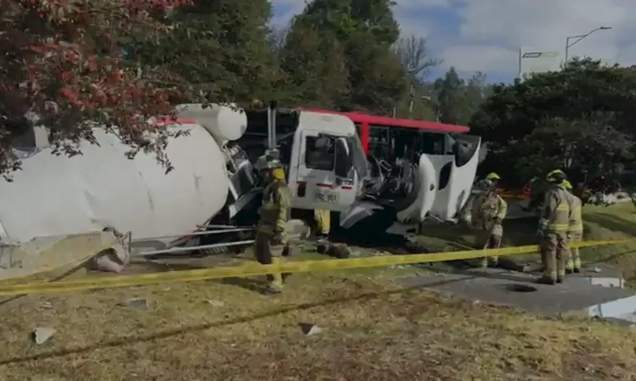 Un camión mezclador sin frenos, la causa del grave accidente en Suba: unos 50 heridos