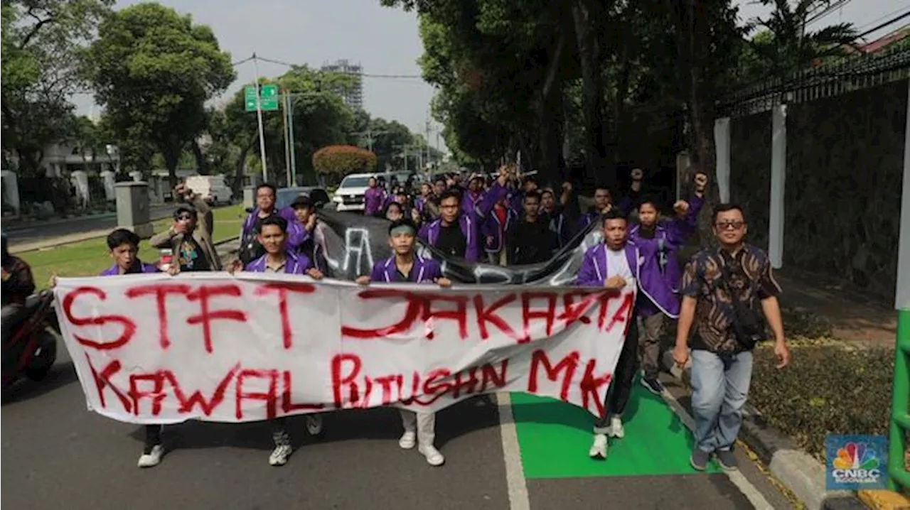 Massa Mahasiswa Mulai Padati Kantor KPU Sore Ini, Kawal Putusan MK