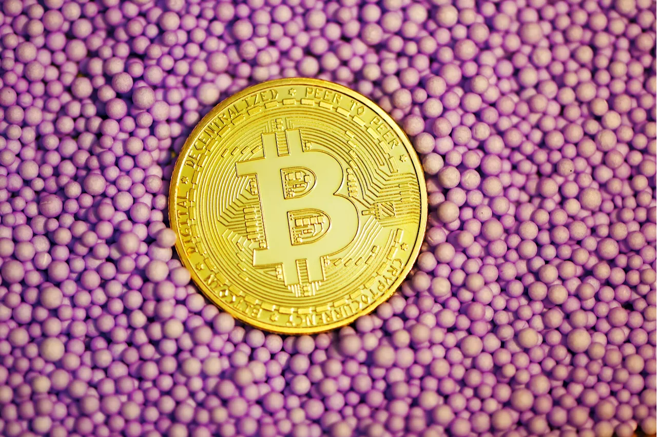 Bitcoin sobe e segue reação animada do mercado com sinal de queda dos juros EUA