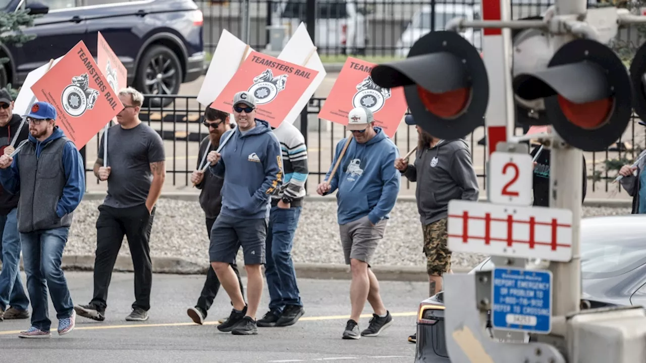 'Not acceptable': Unions in Calgary push back against order to end rail strike