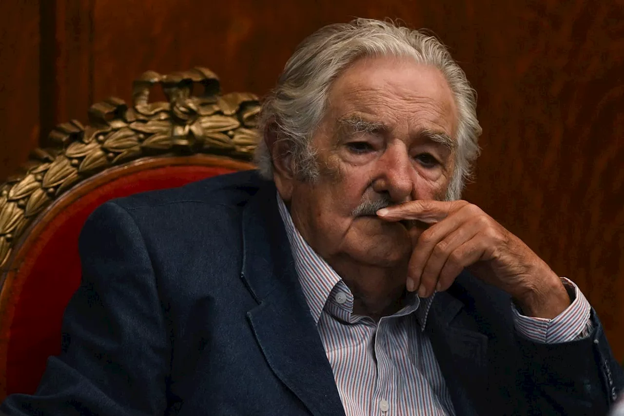 Mujica dice estar 'deshecho' por el tratamiento contra el cáncer