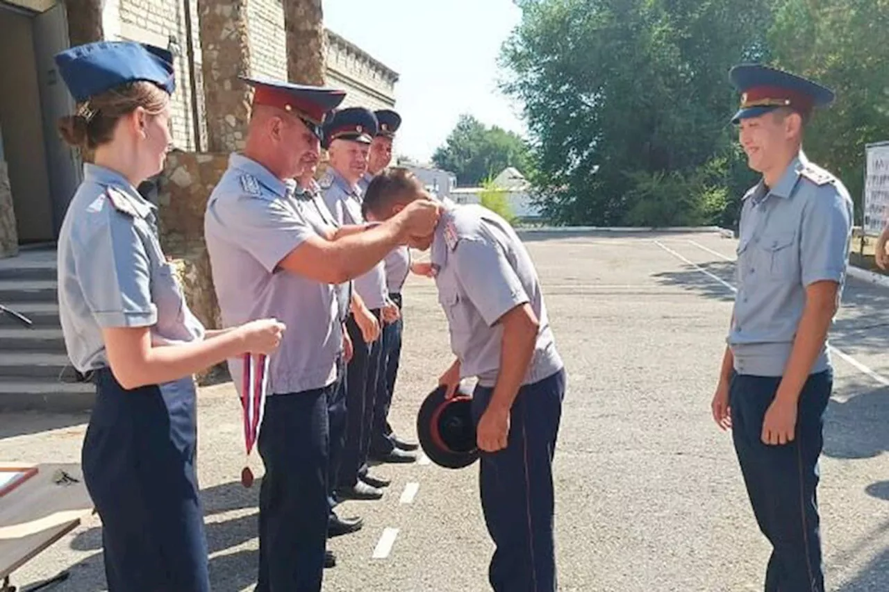 Молодые сотрудники ИК-19, где взяли заложников, приняли присягу накануне