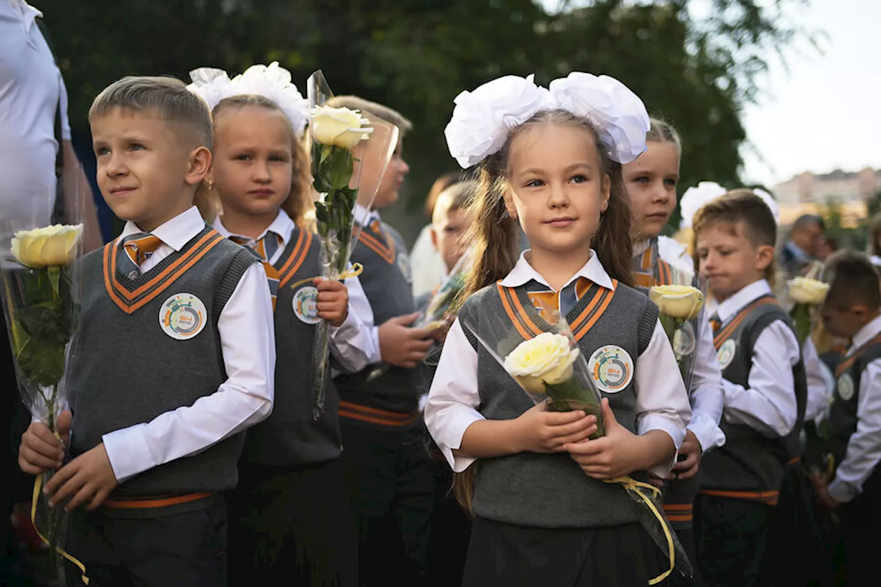 Стало известно, сколько потратят россияне на сбор ребенка в первый класс