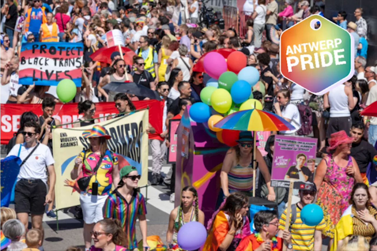 495.000 kijkers volgden live uitzending Antwerp Pride Parade: “Fiere ouders zagen hun kinderen meestappen in e