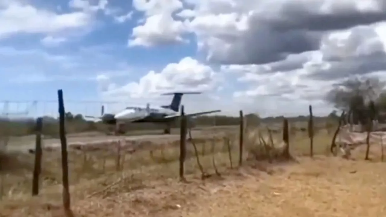 Captan momento exacto en que despega avión de &quot;El Mayo&quot; Zambada: VIDEO