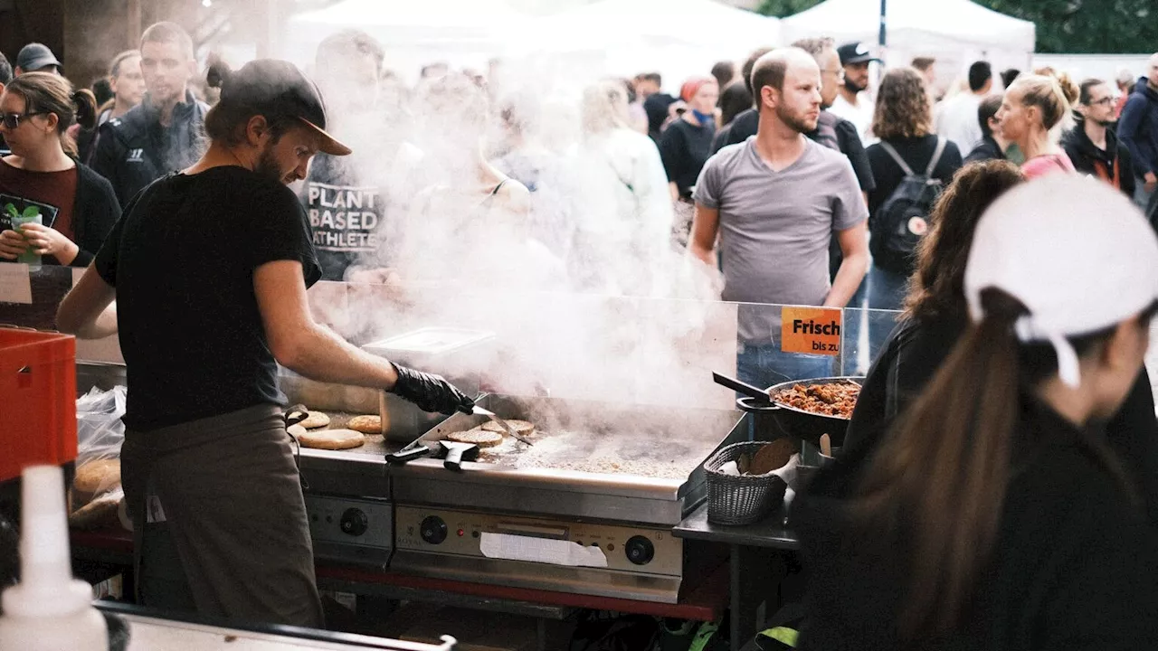  Käse aus Marillenkernen bei veganem Festival Veganmania