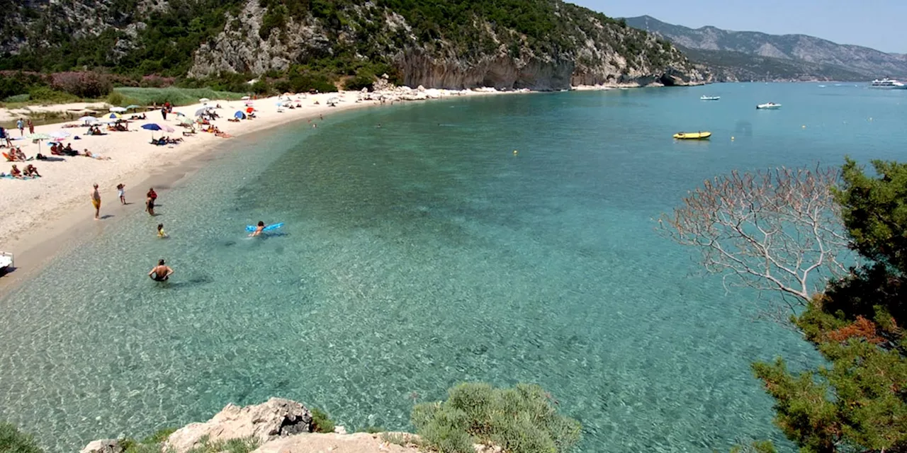 Due comuni sardi continuano a litigarsi la spiaggia di Cala Luna