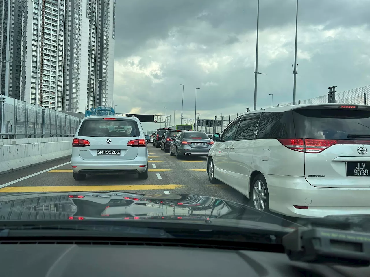 Ex-Minister says Malaysia-Singapore should have 4 to 5 land crossings instead of 2