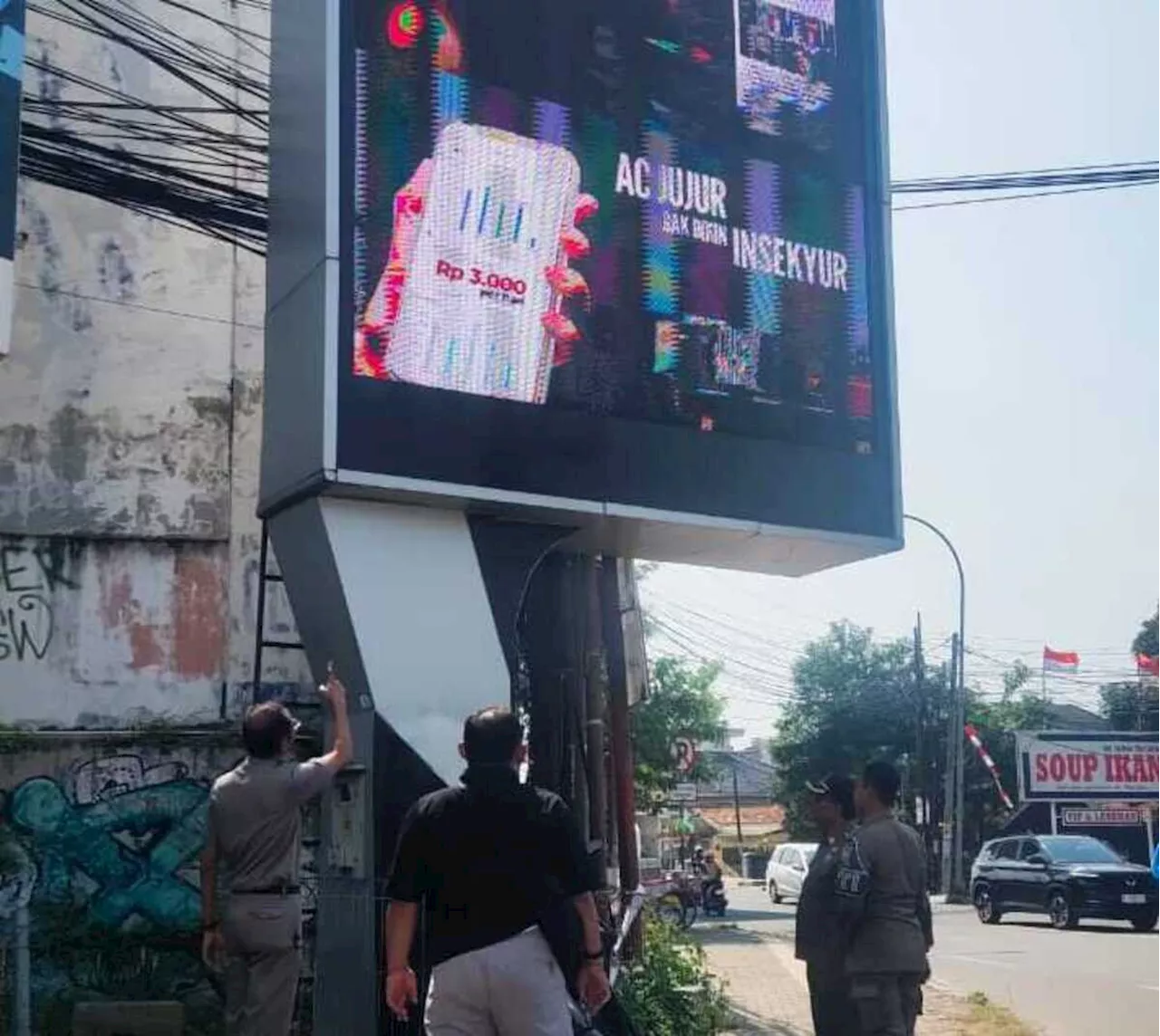 Reklame Videotron di Kota Serang Diduga Terjadi Praktik Pungli