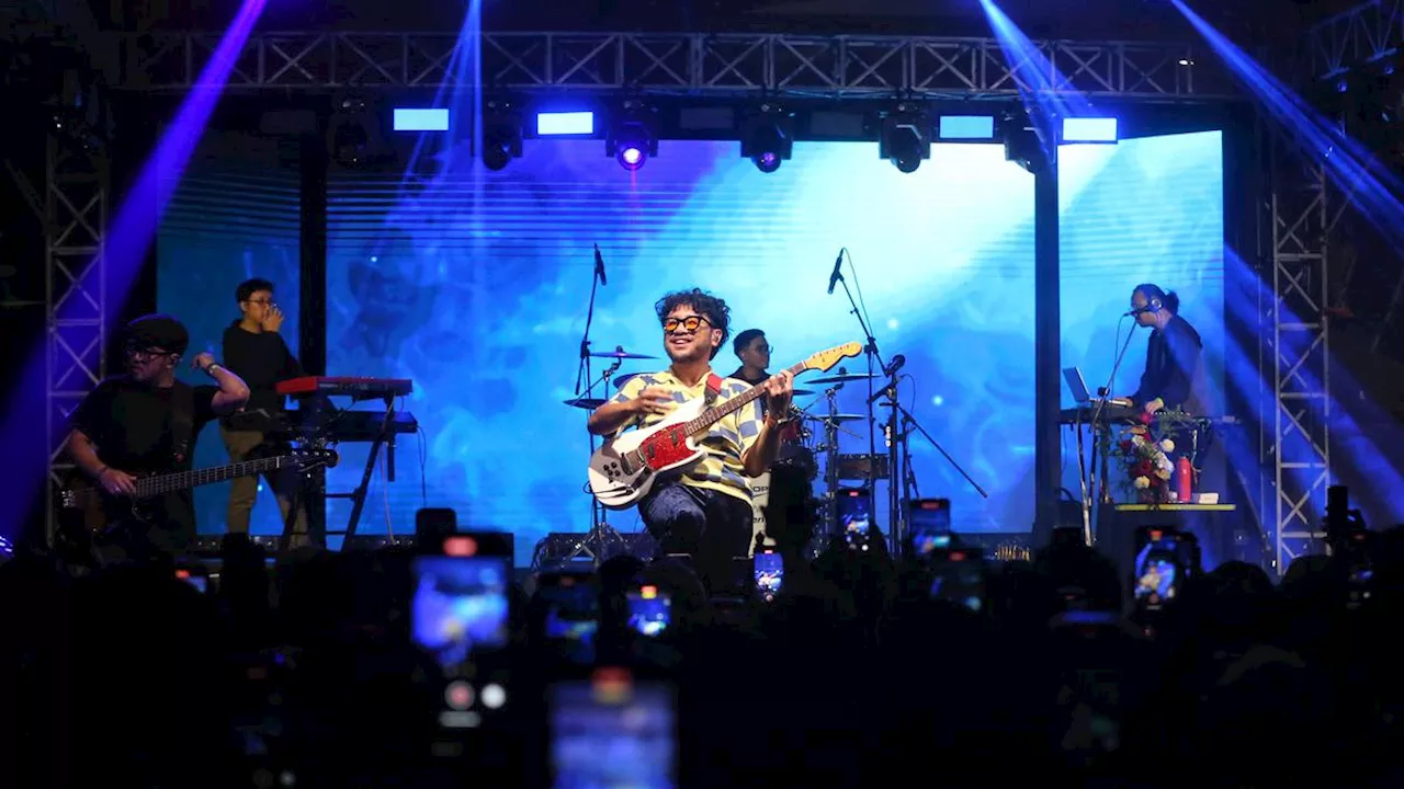 Kunto Aji Konser Pakai Backdrop Peringatan Darurat Garuda Biru, Semua Respect