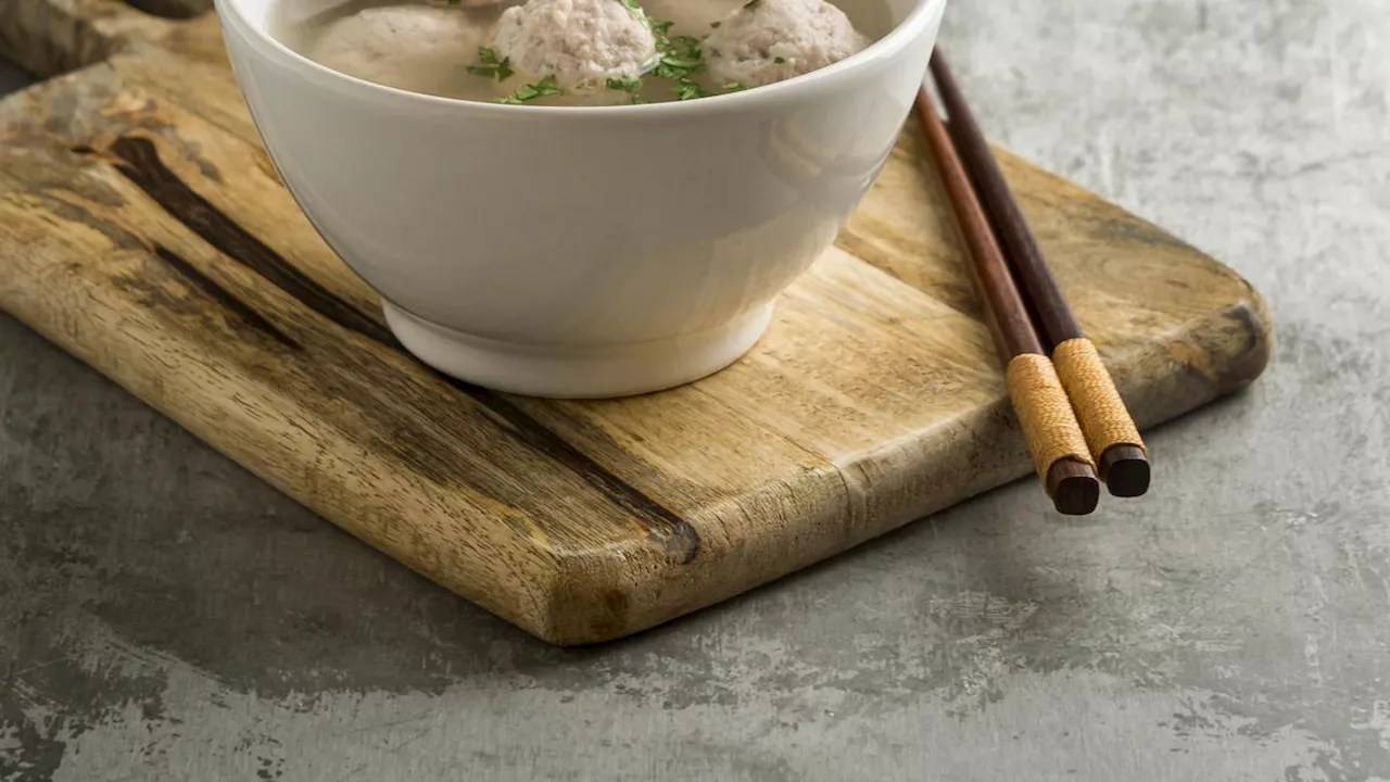 Resep Bakso Udang yang Kenyal dan Gurih, Lengkap Cara Bikin Kuahnya