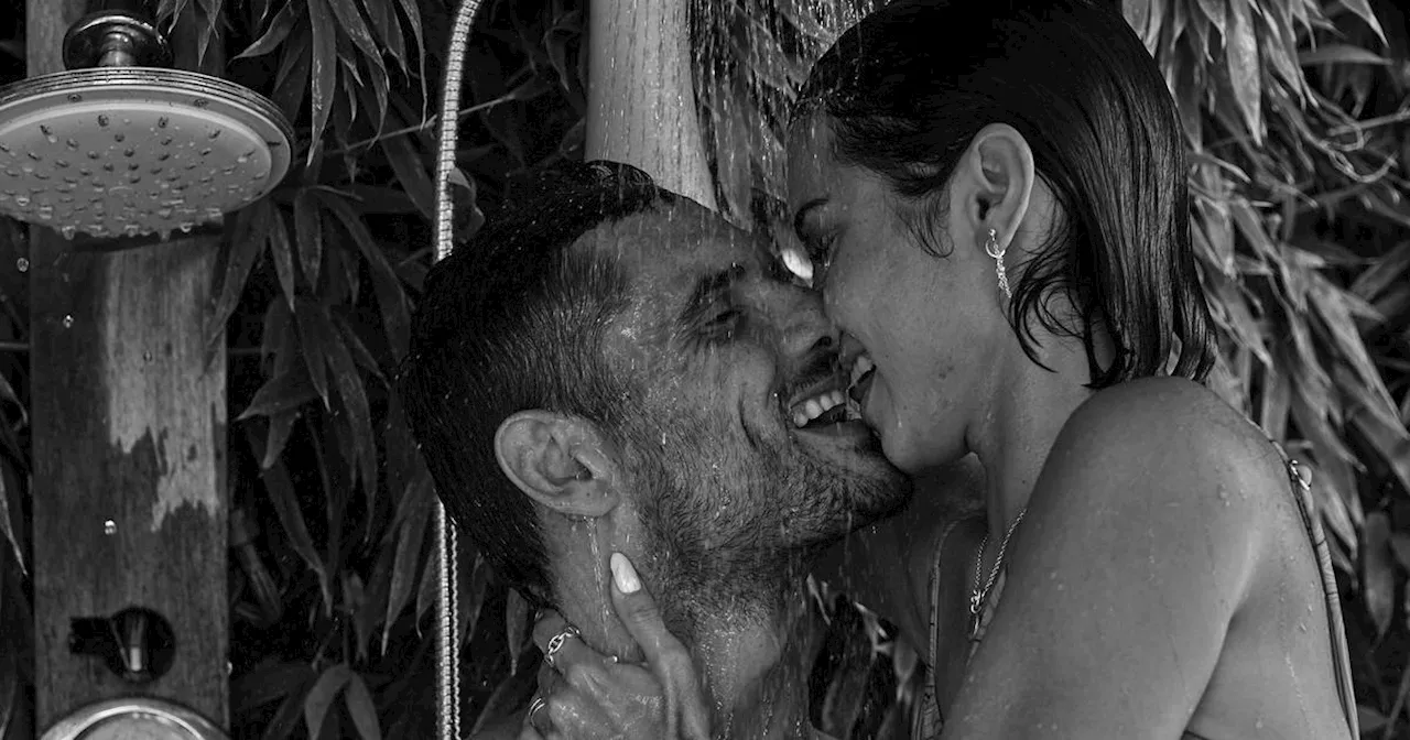 «Douche froide et cœur chaud»: les photos de Florent Manaudou et Lola Dumenil s’embrassant sous les jets d’eau