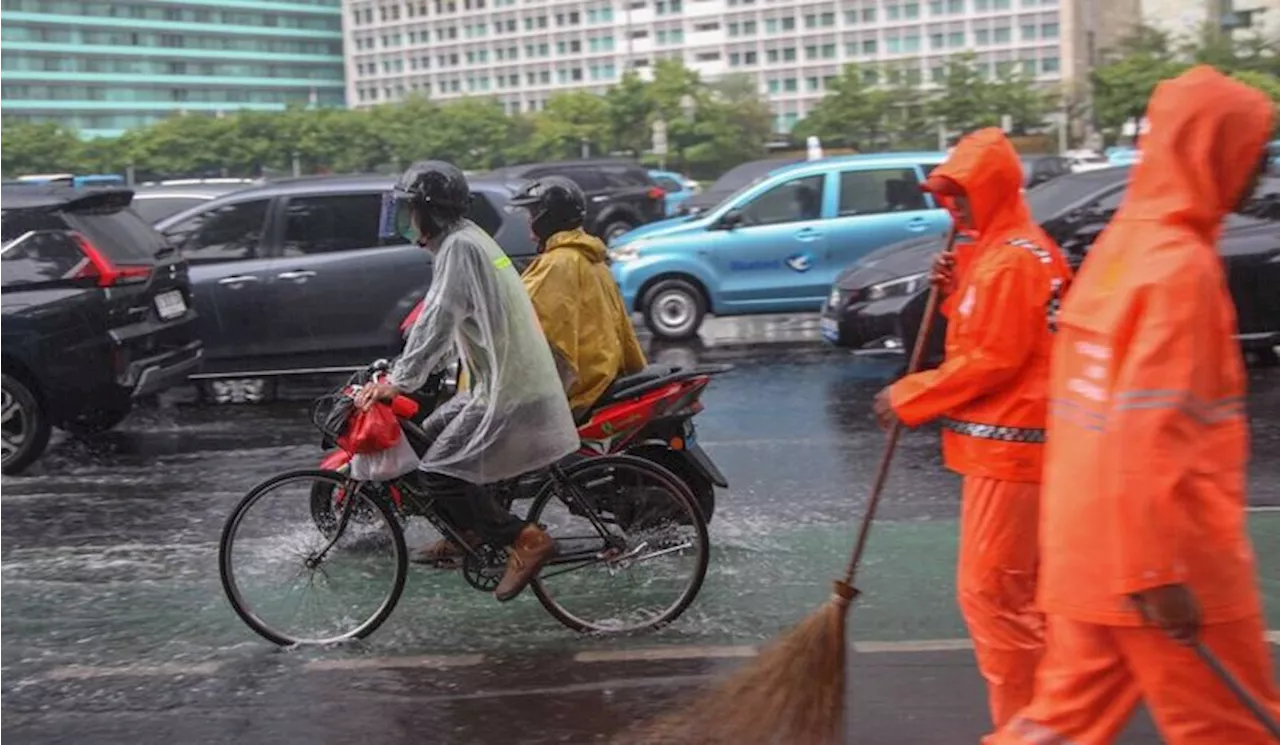 BMKG Hujan Lebat Berpotensi Landa Jawa hingga NTT dalam Sepekan ke Depan