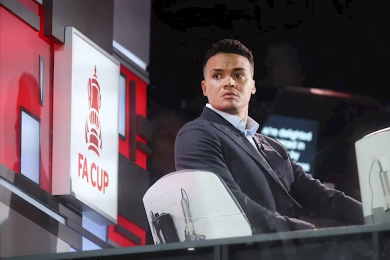 Voormalig Engels international Jermaine Jenas ontslagen bij de BBC “na ongepaste berichten aan vrouwelijke med