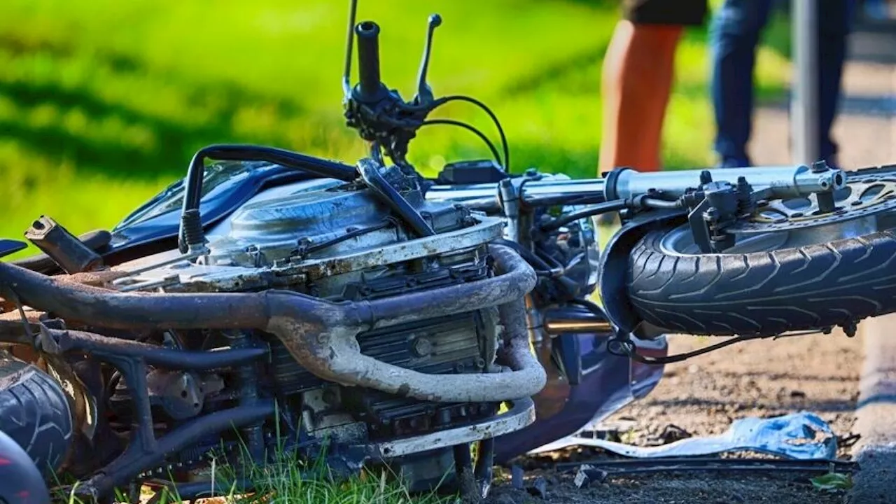 Pkw-Lenker auf Gegenfahrbahn: Biker stürzte