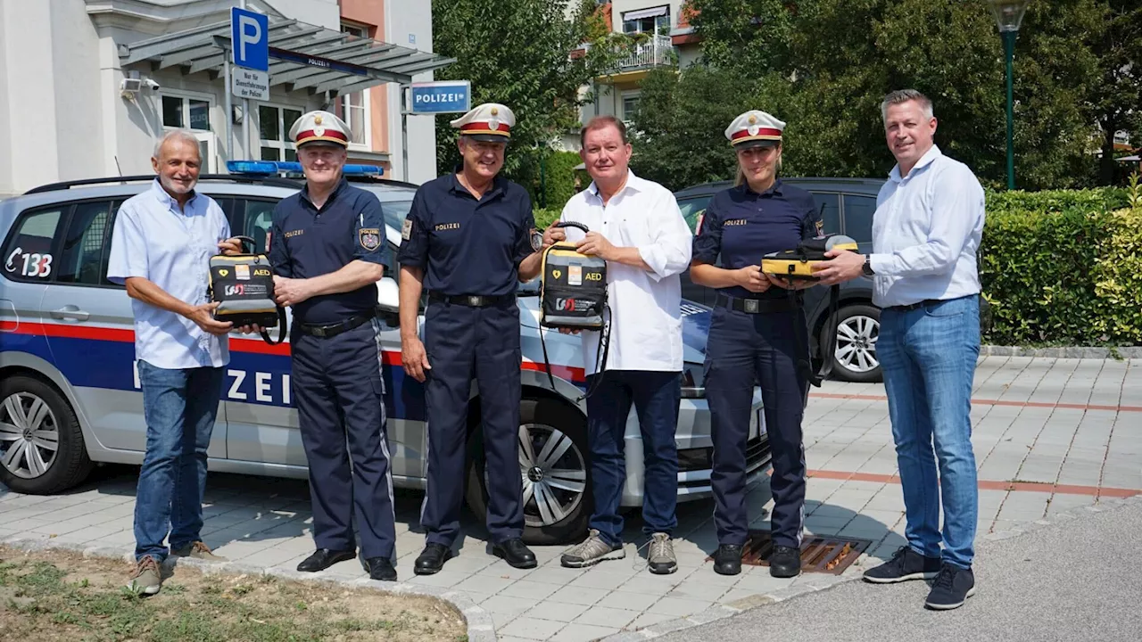 Wiener Neudorf wird „herzsicherer“: Neue Defibrillatoren für Polizei