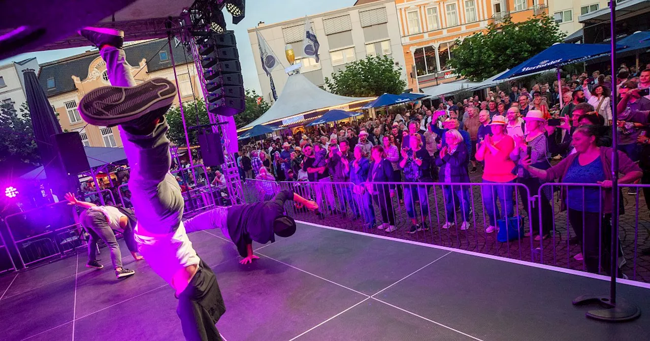 Kleinkunst statt Musik: Gemischte Resonanz auf Herforder Hoeker-Fest-Mittwoch