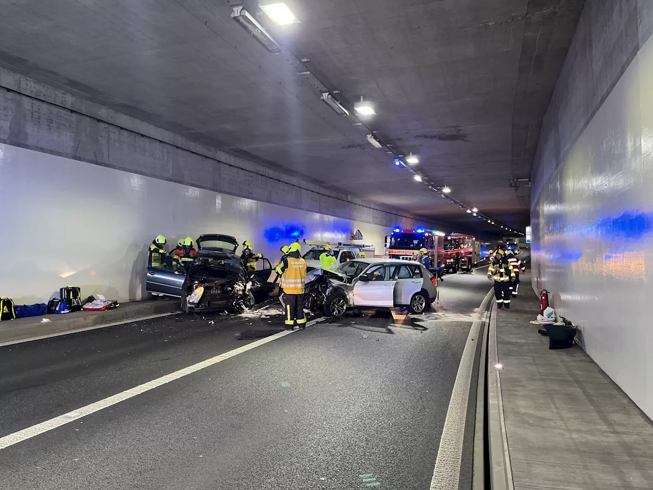 Bütschwil SG: Frontalkollision zwischen zwei Autos