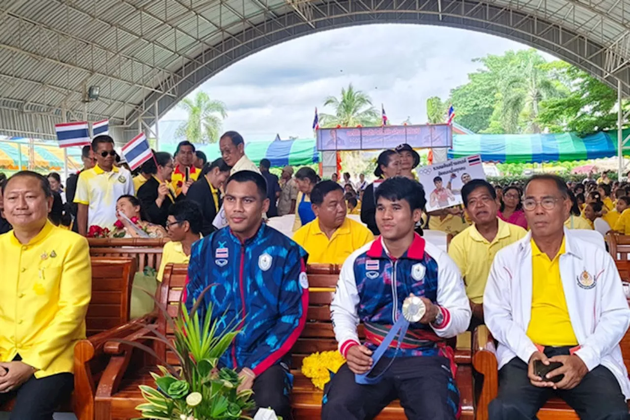 ศรีสะเกษครึกครื้น จัดพิธีต้อนรับยิ่งใหญ่ให้นักกีฬายกน้ำหนักเหรียญเงินโอลิมปิก-นักกีฬามวยสากลสมัครเล่นทีมชาติไทย