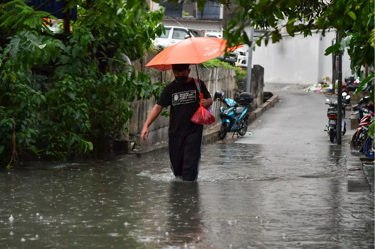 Yayasan PETRONAS reaches out to help flood victims in Masjid Tanah