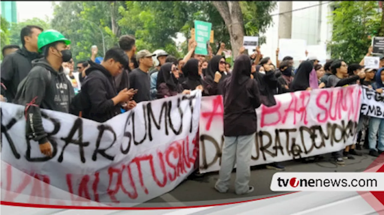 Ratusan Massa Geruduk DPRD Sumatera Utara, Tuntut Delapan Hal Ini