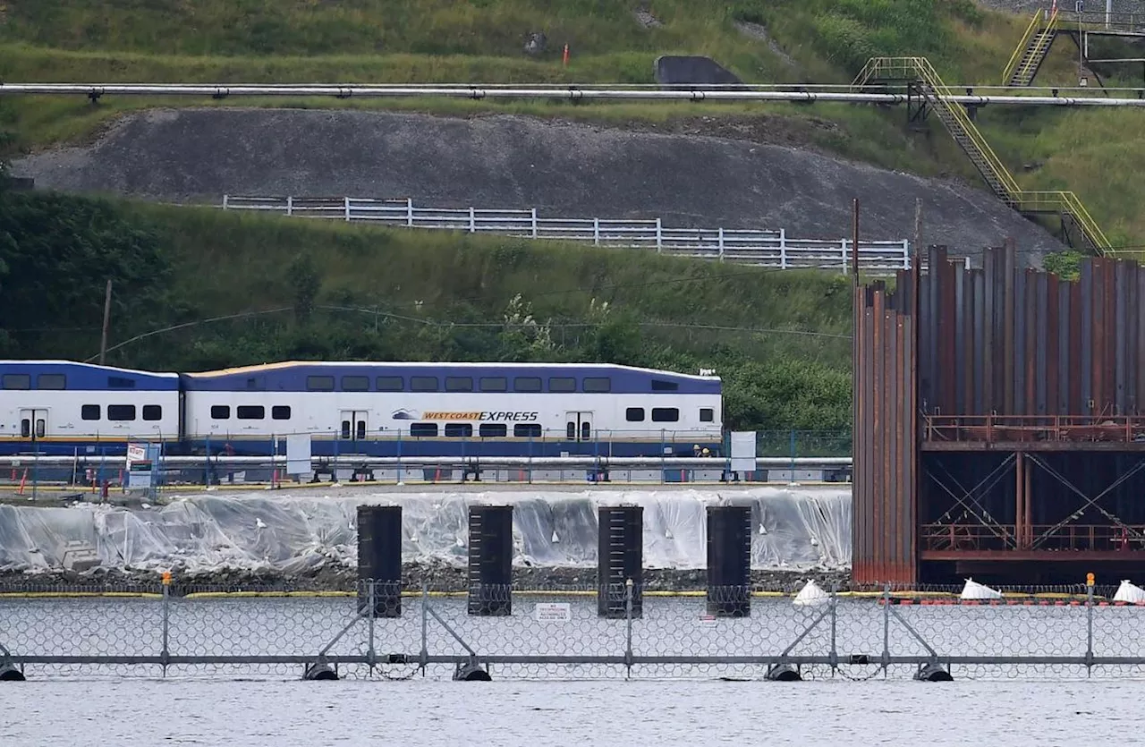 B.C.'s West Coast Express commuter train still suspended as work stoppage continues