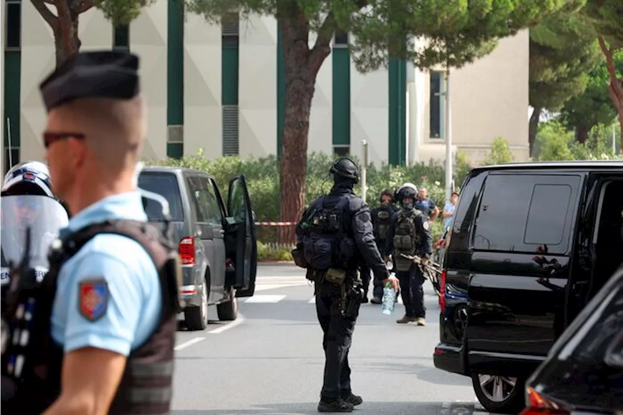 Esplosione davanti ad una sinagoga in Francia, ferito un agente